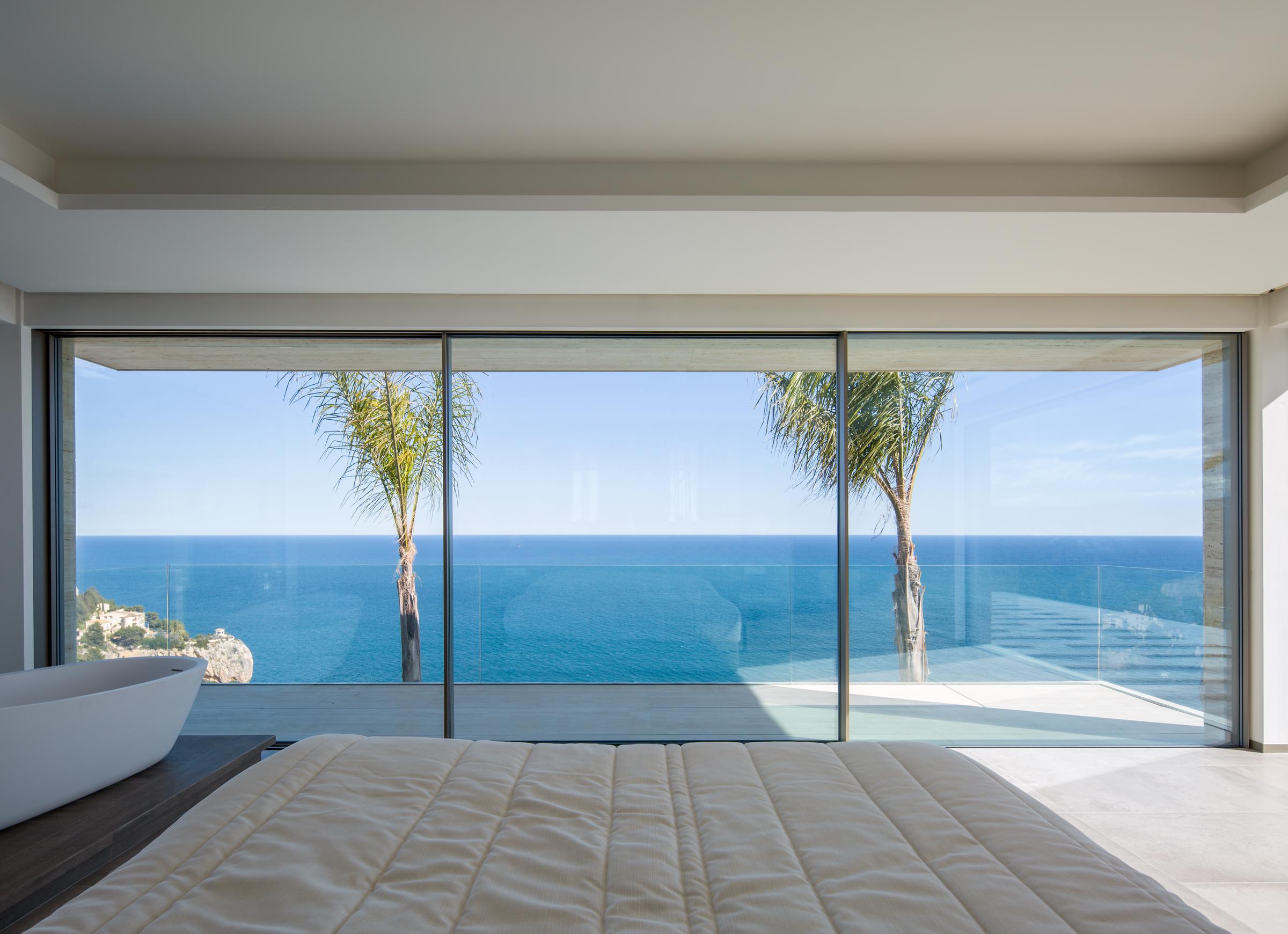 Frameless sliding doors and pivot doors — House in Javea